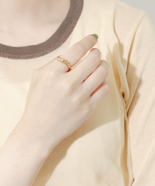 SMELLY（スメリー）の「ステンレスロールリング（リング・レディース・GLD・12）」の3枚目の写真