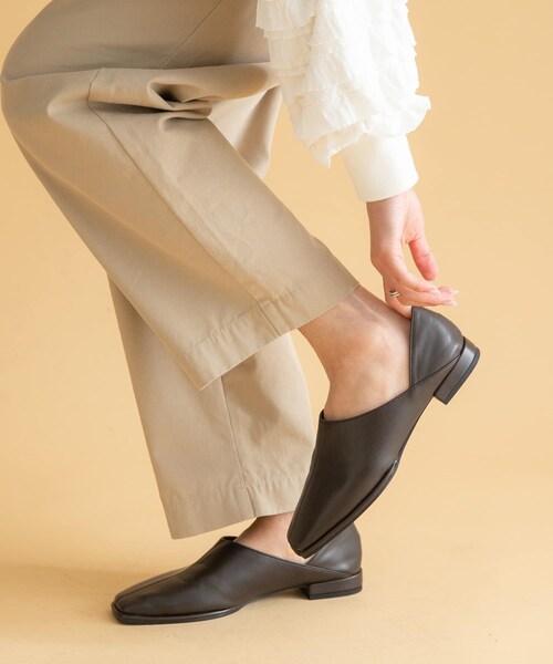 URBAN RESEARCH Sonny Label（アーバンリサーチサニーレーベル）の「スクエアフラットスリッポン（スリッポン・レディース・ブラック/エクリュ/ブラウン・S/M/L）」の4枚目の写真