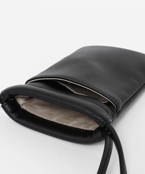 ITEMS URBANRESEARCH(アイテムズ アーバンリサーチ)の「フェイクレザー ミニショルダー BAG(ショルダーバッグ・メンズ・BLK・-)」の8枚目の写真