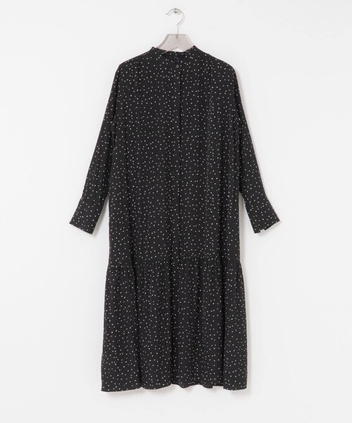 URBAN RESEARCH（アーバンリサーチ）の「ギャザーティアードワンピース（ワンピース・レディース・BLACK/CHARCOAL・Free）」の14枚目の写真