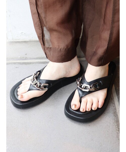 MURUA（ムルーア）の「チェーンフラットサンダル（サンダル・レディース・ブラック/ベージュ・35/36/37）」の5枚目の写真