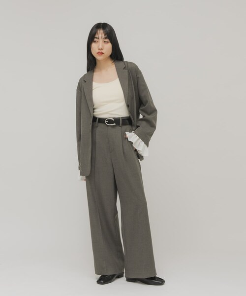 KBF（ケイビーエフ）の「スパゲティストラップカップ付きキャミ（キャミソール・レディース・IVORY/KHAKI/CHARCOAL/OFF/BLACK・One）」の13枚目の写真