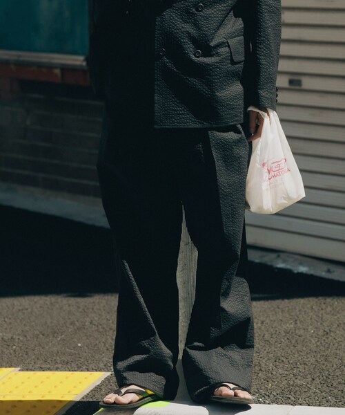 URBAN RESEARCH(アーバンリサーチ)の「『別注』NEAT×URBS DOT'S SEERSUCKER WIDE(その他パンツ・メンズ・BLACK/BROWN・44/46/48/50)」の4枚目の写真