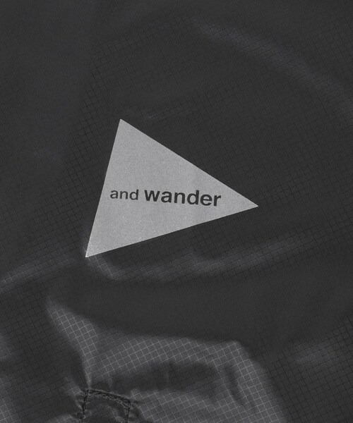 EKAL(エカル)の「and wander SIL PONCHO(レインコート/ポンチョ・メンズ・BLACK/Off White・One)」の12枚目の写真