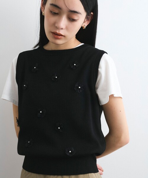 VIS（ビス）の「フラワーモチーフニットベスト（ベスト・レディース・ブラック/ライトグレー/オフホワイト・F）」の13枚目の写真