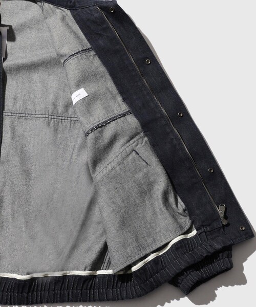 ADAM ET ROPE'(アダムエロペ)の「13oz デニムボマーブルゾン / ADAM ET ROPE' JEANS(ブルゾン・メンズ・ブラック系/ネイビー・L/M)」の20枚目の写真