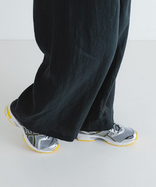 URBAN RESEARCH（アーバンリサーチ）の「ASICS　GEL-DS TRAINER 14（スニーカー・レディース・WHT/TC YEL/T GRY/P SV・24/24.5/25）」の4枚目の写真