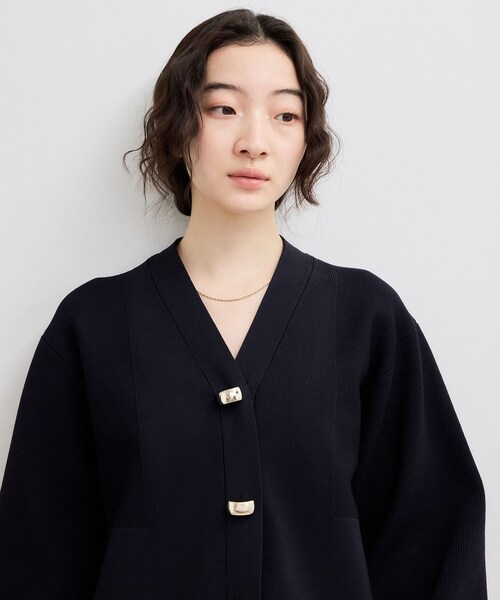 ADAM ET ROPE'(アダムエロペ)の「【WEB限定】・【サステナブル】セレクトネックカーディガン(カーディガン/ボレロ・レディース・チャコール/オフホワイト/キナリ/ネイビー/ネイビー系/ラベンダー・F)」の14枚目の写真