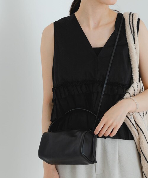 URBAN RESEARCH（アーバンリサーチ）の「LEATHER SQUARE SHOULDER（ショルダーバッグ・レディース・IVORY/BLACK・-）」の15枚目の写真