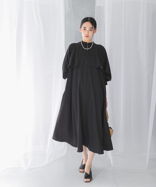 URBAN RESEARCH ROSSO（アーバンリサーチロッソ）の「『WEB限定』ドットプリントケープワンピース（ワンピース・レディース・NAVY/BLACK・FREE）」の22枚目の写真