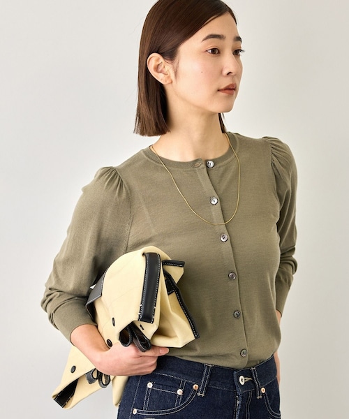 ROPE'(ロペ)の「【J'aDoRe・一部店舗限定サイズ】ギャザースリーブニットカーディガン/一部J'aDoRe限定カラー・イージーケア(カーディガン/ボレロ・レディース・グレー/オフホワイト/グリーン/カーキ/ネイビー/レッド/ピンク・36/38)」の17枚目の写真