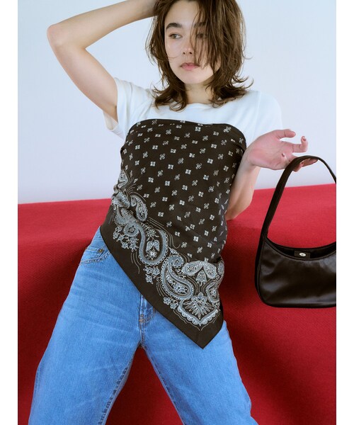 Ungrid（アングリッド）の「ペイズリー柄大判スカーフ（マフラー・レディース・ブラック/レッド・F）」の4枚目の写真