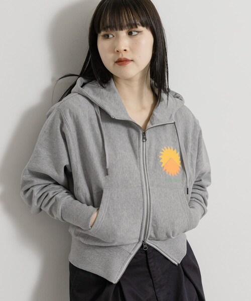 THE GOODLAND MARKET（ザグッドランドマーケット）の「PARKS PROJECT　Mt.FUJI No.4 ZipHoodie（パーカー・レディース・GRAY/PINK・FREE）」の4枚目の写真