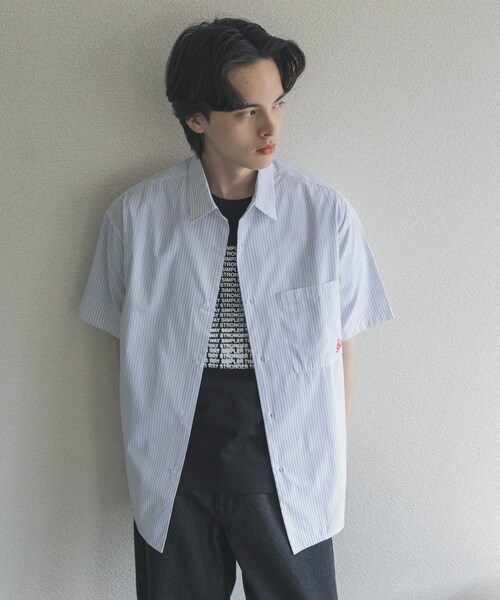 SENSE OF PLACE by URBAN RESEARCH（センスオブプレイスバイアーバンリサーチ）の「『別注』LOVE POP STUDIO×SENSE OF PLACE　シャツ（シャツ/ブラウス・メンズ・WHITE/BLUE・M/L）」の5枚目の写真