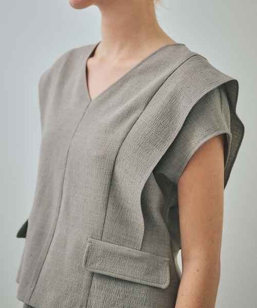 ROPE'（ロペ）の「【一部店舗限定】【REALM（レルム）】V-NECK BLOUSE｜セットアップブラウス　26SS（シャツ/ブラウス・レディース・グレー・38）」の9枚目の写真