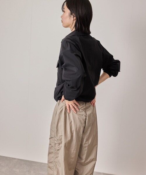 NERGY（ナージー）の「【ウォッシャブル対応】ナイロンZIPウィンドブレーカー（ナイロンジャケット・レディース・ブラック/キナリ・F）」の15枚目の写真