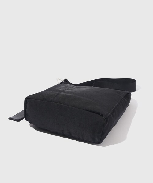 ADAM ET ROPE'（アダムエロペ）の「【NL/ニール】Roy（ショルダーバッグ・メンズ・ブラック・F）」の4枚目の写真