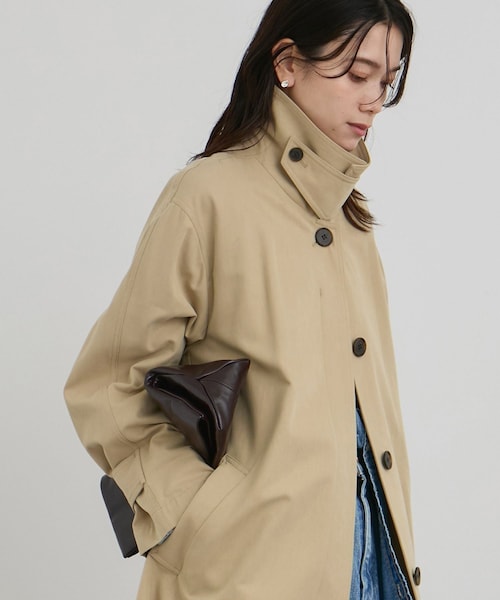 ADAM ET ROPE'（アダムエロペ）の「【WEB限定】エフォートレスステンカラーコート（トレンチコート・レディース・チャコール/ベージュ・F）」の13枚目の写真