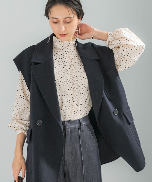 URBAN RESEARCH ROSSO（アーバンリサーチロッソ）の「『WEB限定』フリルスタンドカラーシャツ（シャツ/ブラウス・レディース・LIGHTBEIGE/BLACK/DOT・Free）」の2枚目の写真