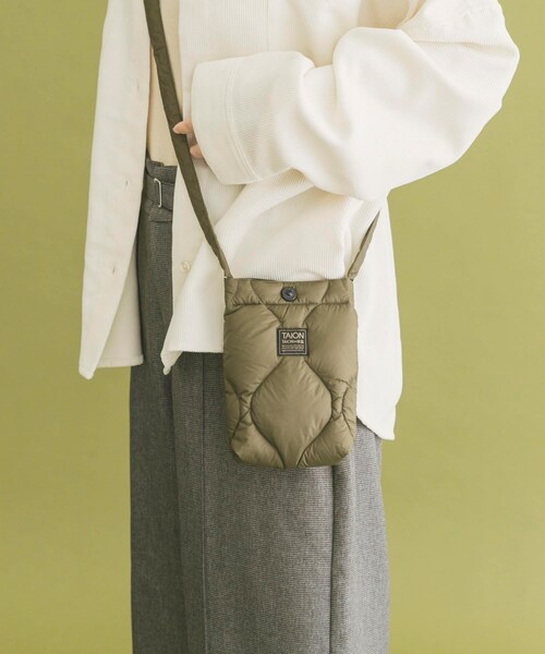 ITEMS URBANRESEARCH(アイテムズ アーバンリサーチ)の「TAION Cross Body Down Bag -S(ショルダーバッグ・メンズ・BLK/G.BEIGE/D.OLIVE/D.NAVY/PAINT CAMO・-)」の20枚目の写真