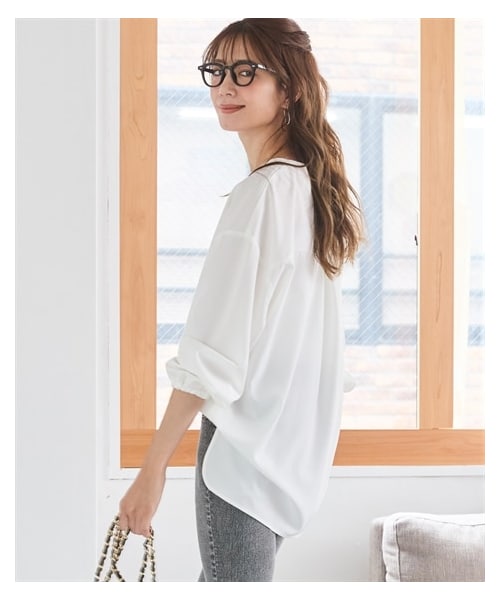 nissen（ニッセン）の「＜大きいサイズ＞ふんわり袖後タックブラウス（シャツ/ブラウス・レディース・オフホワイト/ベージュ/黒・L/LL/3L/4L/5L/6L/8L/10L）」の17枚目の写真