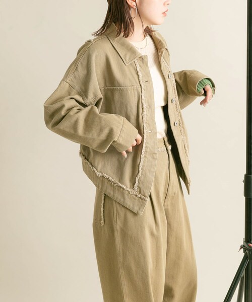 KBF（ケイビーエフ）の「フリンジカーブヘムジャケット（カバーオール・レディース・KHAKI/IVORY・one）」の15枚目の写真