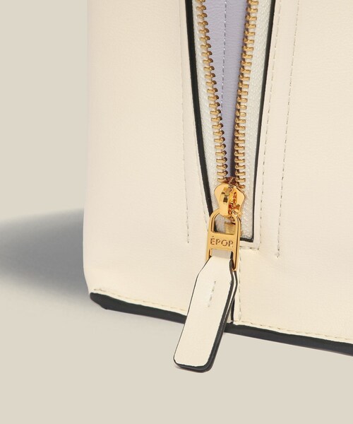 ROPE'(ロペ)の「【E'POR】Y BAG Shoulder Medium【軽量】(ショルダーバッグ・レディース・ライトグレー/キナリ・F)」の9枚目の写真