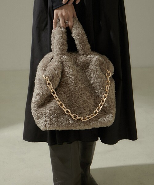 ADAM ET ROPE'(アダムエロペ)の「【helen Moore】joy bag with chunky chain 50cm/ファーバッグ(ハンドバッグ・レディース・グレー系・F)」の18枚目の写真