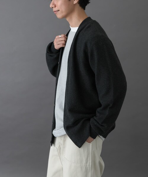URBAN RESEARCH DOORS(アーバンリサーチドアーズ)の「FORK&SPOON PROVORONE Vネックカーディガン(カーディガン/ボレロ・メンズ・NAVY/CHARCOAL・4/5)」の7枚目の写真