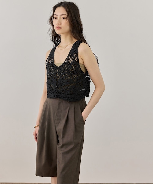 ADAM ET ROPE'（アダムエロペ）の「コードレースタンクジレ（ベスト・レディース・ブラック/キナリ・F）」の3枚目の写真