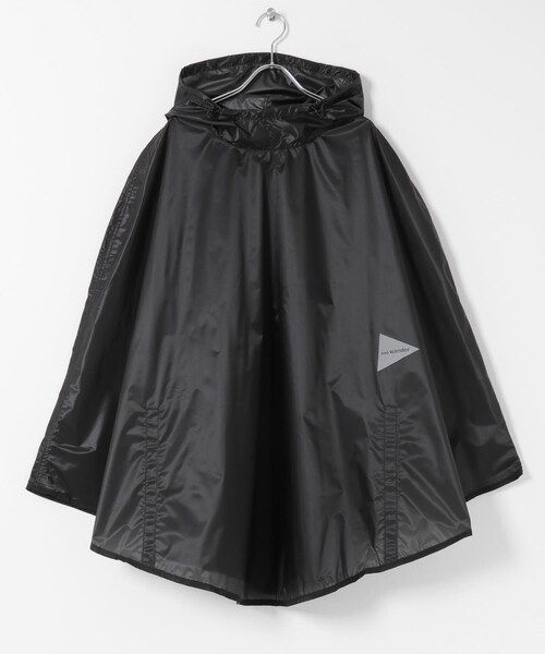 EKAL（エカル）の「and wander　SIL PONCHO（レインコート/ポンチョ・メンズ・BLACK/Off White・One）」の2枚目の写真