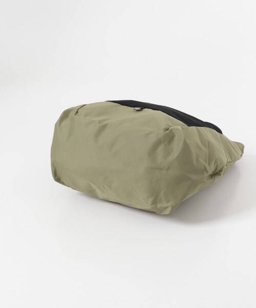 URBAN RESEARCH(アーバンリサーチ)の「SALOMON PACKABLE TOTE BAG(トートバッグ・メンズ・OLIEVE・FREE)」の5枚目の写真