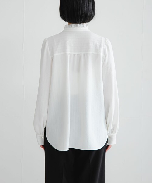 URBAN RESEARCH（アーバンリサーチ）の「ドビーストライプフリルブラウス（シャツ/ブラウス・レディース・OFF WHITE/BLACK・Free）」の5枚目の写真