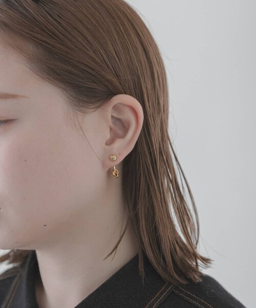 URBAN RESEARCH Sonny Label（アーバンリサーチサニーレーベル）の「LAPUIS　Drop Flow Coil　ピアス（ピアス（両耳用）・レディース・ゴールド/マルチ・One）」の2枚目の写真
