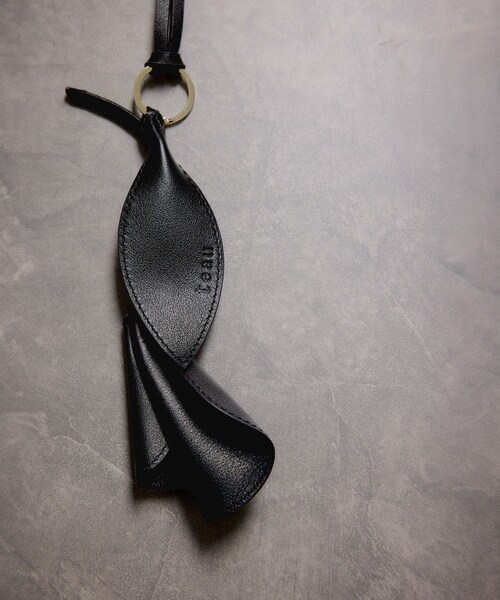 ROPE'(ロペ)の「【teau・牛革】panier pansy ring charm(キー/バッグチャーム・ネックレス)(チャーム・レディース・ブラック/グレー/キャメル/ピンク/イエロー・F)」の2枚目の写真