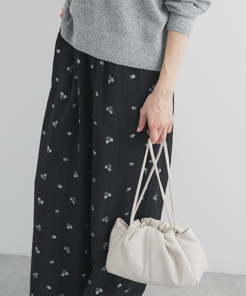 URBAN RESEARCH DOORS(アーバンリサーチドアーズ)の「フラワー刺繍イージーパンツ(その他パンツ・レディース・NVY×MULTI/BLK×MONO・Free)」の18枚目の写真