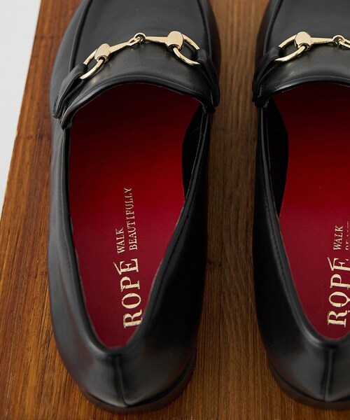 ROPE'(ロペ)の「【J'aDoRe・一部店舗限定カラー】晴雨兼用レザービットローファー/撥水加工(ローファー・レディース・ブラック/ダークブラウン系・36/36.5/37/37.5)」の11枚目の写真