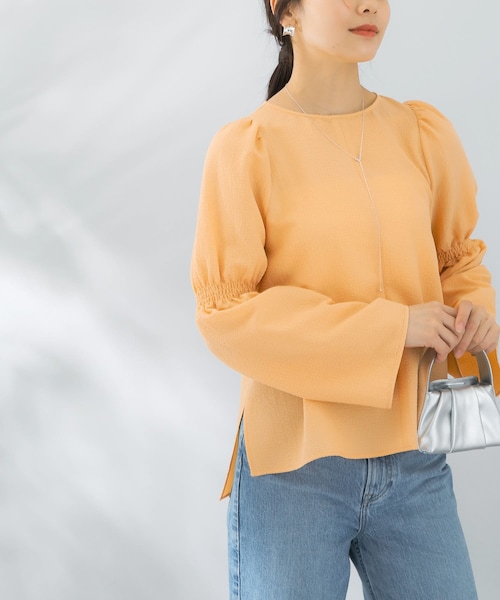 URBAN RESEARCH ROSSO（アーバンリサーチロッソ）の「シャーリングベルスリーブブラウス（シャツ/ブラウス・レディース・orange/white・FREE）」の2枚目の写真