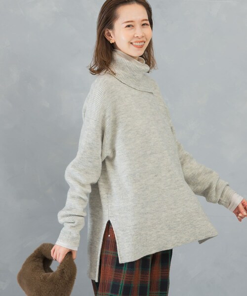 URBAN RESEARCH ROSSO（アーバンリサーチロッソ）の「スリットタートルネックニット（ニット/セーター・レディース・L.GRAY/L.BEIGE/MIX PINK・FREE）」の8枚目の写真