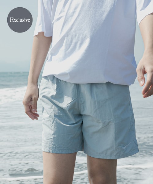 URBAN RESEARCH DOORS（アーバンリサーチドアーズ）の「NIKE SWIM　 Exclusive Reナイロン7ボレーショーツ（その他パンツ・メンズ・ブルー/ブラック/ウルフグレー/ベージュ/ネイビー/ライトクリムゾン/ゴールド・M/L/XL/XXL）」の2枚目の写真