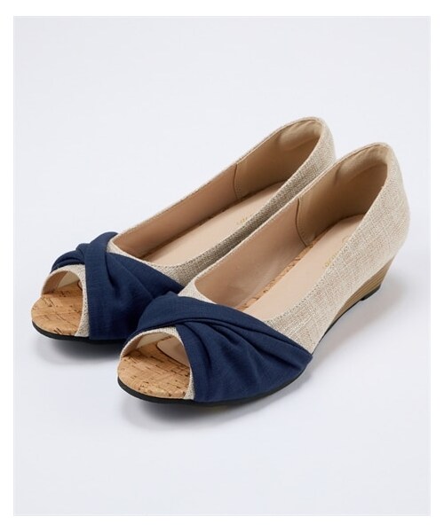 nissen（ニッセン）の「【ゆったり幅広】母趾・小趾部ストレッチツイストターバンオープントゥウェッジパンプス（低反発中敷）（ワイズ４E)（パンプス・メンズ・黒/ネイビー×アイボリー・23.5cm/4E/24.0cm/4E/24.5cm/4E/25.0cm/4E/25.5cm/4E/26.0cm/4E/26.5cm/4E）」の4枚目の写真