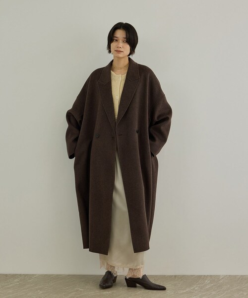 ADAM ET ROPE'(アダムエロペ)の「Super140's シャルムリバーロングコート(チェスターコート・レディース・ブラック/ブラウン/ベージュ系・M/S)」の9枚目の写真