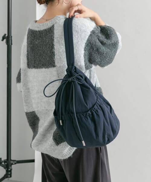 KBF（ケイビーエフ）の「ナイロンパファーボンサック（ショルダーバッグ・レディース・IVORY/BROWN/NAVY・one）」の21枚目の写真