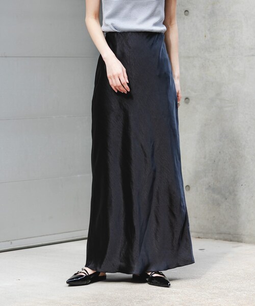 SENSE OF PLACE by URBAN RESEARCH(センスオブプレイスバイアーバンリサーチ)の「サテンアイラインスカート(スカート・レディース・IVORY/BLACK/CHARCOAL/IVO×BLK/BLK×WHT/BEG×WHT・S/M/TALL)」の3枚目の写真