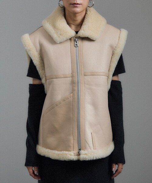 ADAM ET ROPE'（アダムエロペ）の「【TANAKA（タナカ）】SHEARLING VEST（ムートンコート・レディース・オフホワイト/ダークブラウン・S）」の16枚目の写真