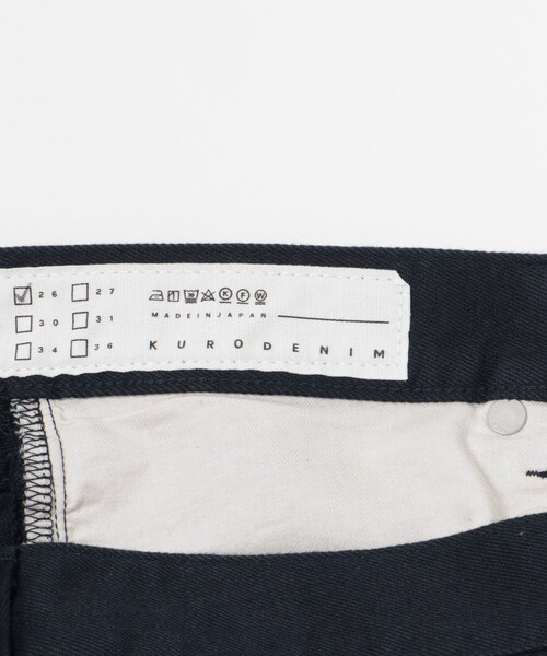 URBAN RESEARCH（アーバンリサーチ）の「KURO　BIG TUCK FLARE DENIM（デニムパンツ・レディース・NAVY/IVORY/BLUE・25/26/27）」の20枚目の写真