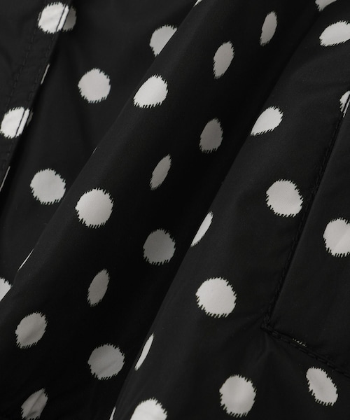 ADAM ET ROPE'(アダムエロペ)の「【J'aDoRe限定】【GANNI(ガニー)】Flyweight nylon jacket printed(ナイロンジャケット・レディース・ブラック・1)」の11枚目の写真