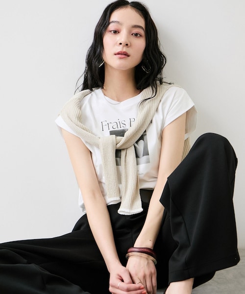 VIS（ビス）の「フォト＆ロゴプリントフレンチスリーブTシャツ/接触冷感（Tシャツ/カットソー・レディース・チャコール/ホワイト/サックス・F）」の9枚目の写真
