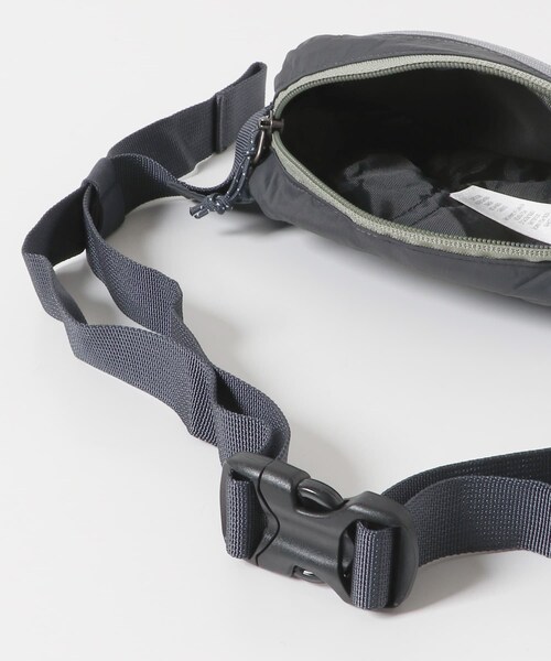 URBAN RESEARCH DOORS(アーバンリサーチドアーズ)の「patagonia Terravia Mini Hip Pack(ボディバッグ/ウエストポーチ・メンズ・BLK/SLPU/SMDB/BTRY/RVGN・one)」の11枚目の写真