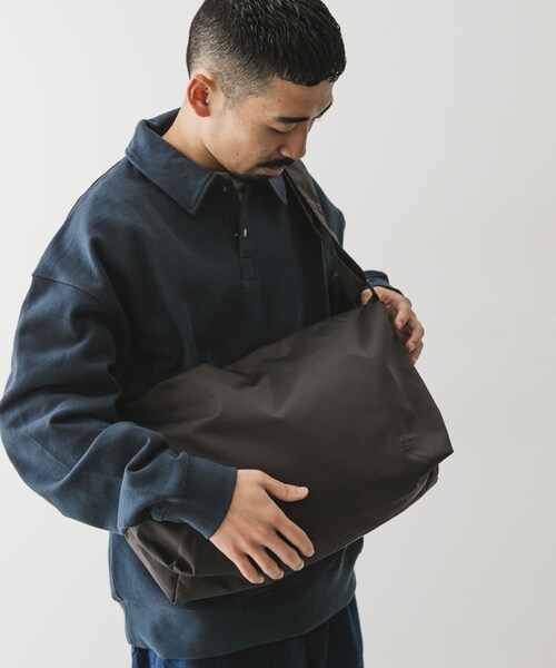 URBAN RESEARCH DOORS（アーバンリサーチドアーズ）の「『撥水』『別注』YAKPAK×DOORS　SHOULDER BAG M（ショルダーバッグ・メンズ・OLIVE/BLACK/CHARCOAL/NAVY・-）」の13枚目の写真